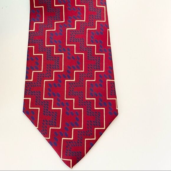 Metropolitan Museum of Art Red Silk Tie Geometric Pattern w/ Blue + White - Picture 1 of 3
